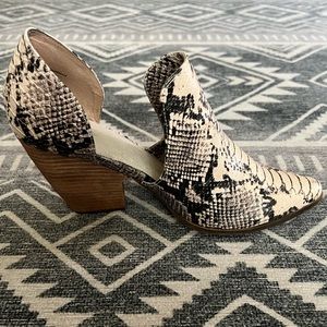 Charles by Charles David Nalani Bootie Size 11